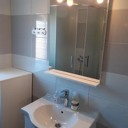 Apartman Franka Tribunj アパート Tribalj