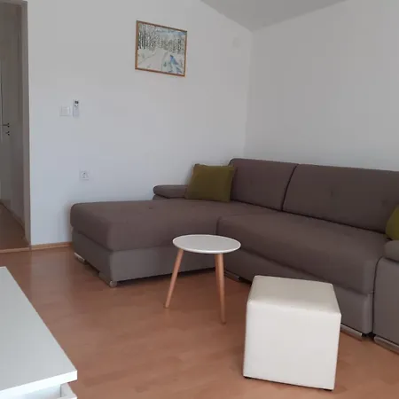 アパート Apartman Franka Tribunj Tribalj