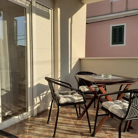 Apartman Franka Tribunj アパート Tribalj